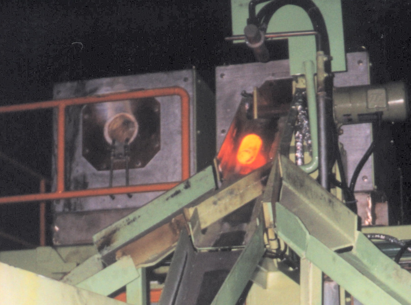 高週波感應加熱爐及自動送料設備