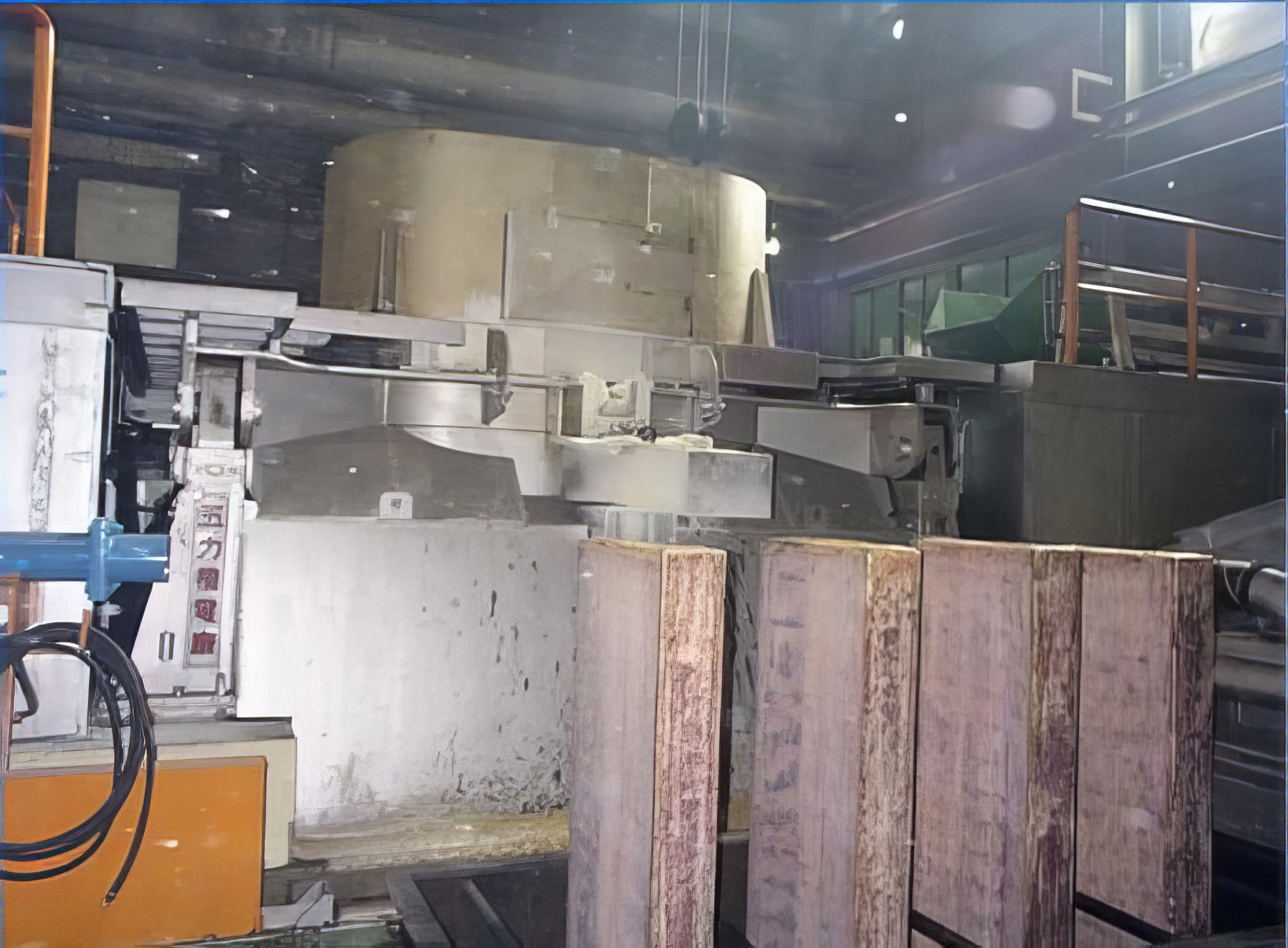 低週波溝形感應熔解爐 - 圖片 1