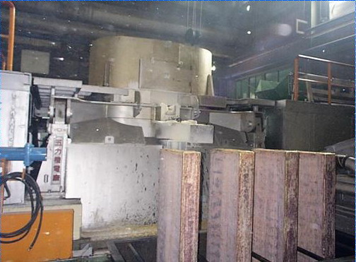 Low-frequency induction melting furnace with trough-shaped design